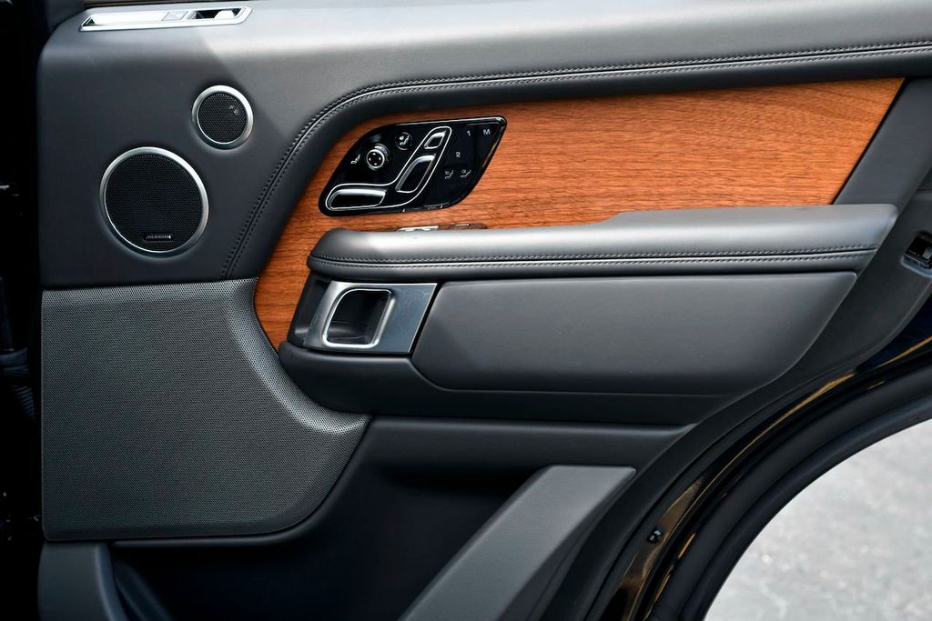 2018 Land Rover Range Rover Autobiography photo 37