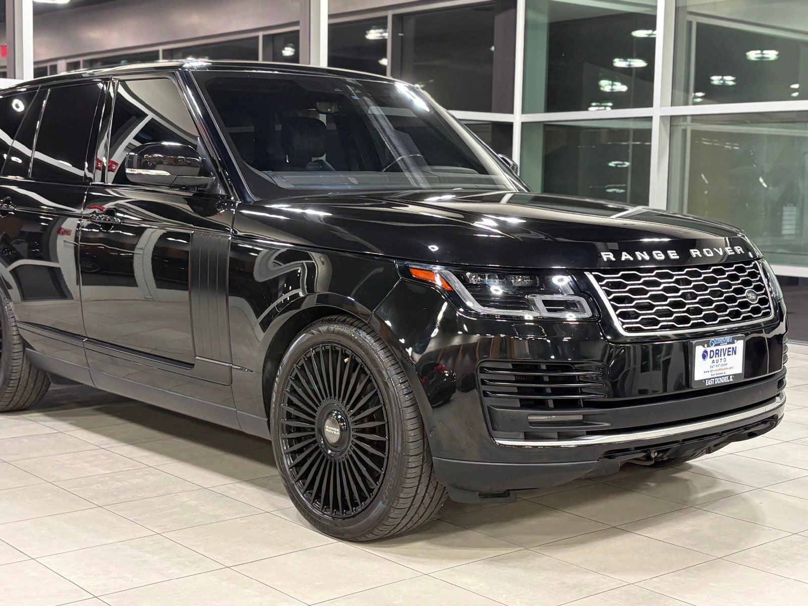 2018 Land Rover Range Rover Supercharged LWB photo 3