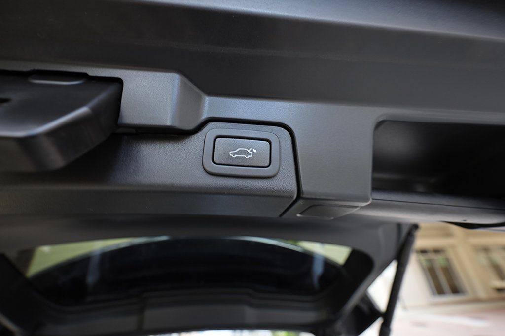 2018 Land Rover Range Rover Evoque 5 Door SE Premium - 23042806 - 35