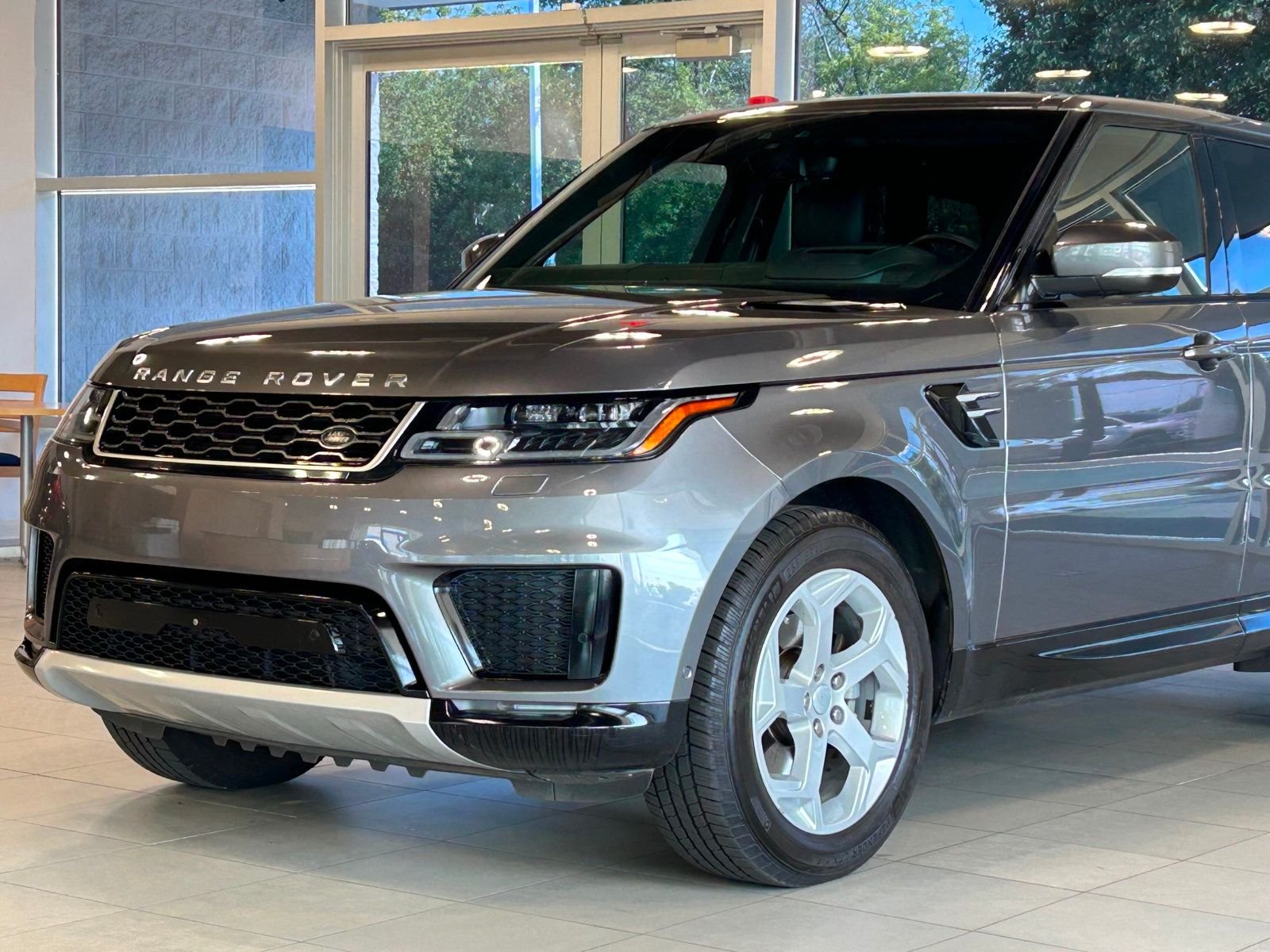 2018 Land Rover Range Rover Sport HSE photo 3