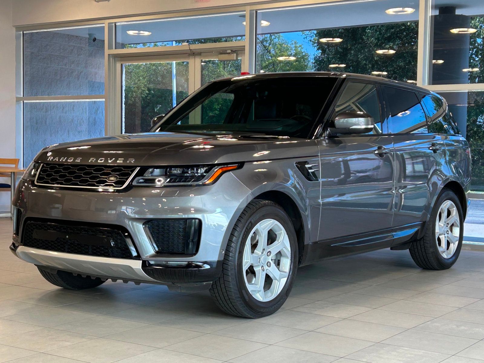 2018 Land Rover Range Rover Sport HSE photo 4