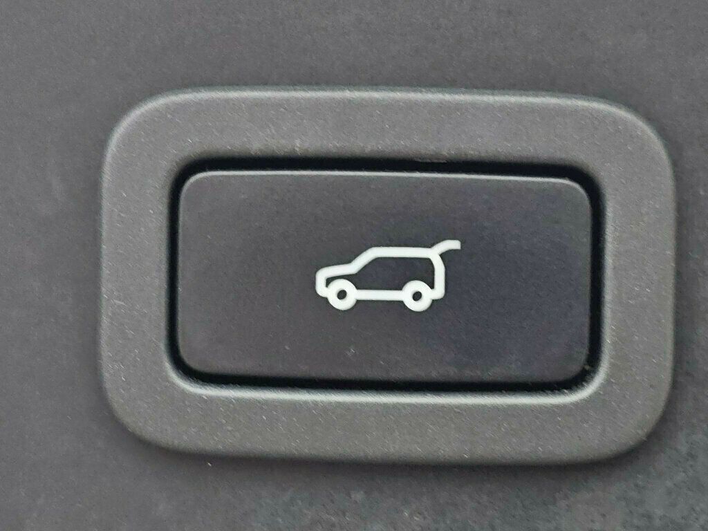 2018 Land Rover Range Rover Velar P250 R-Dynamic SE - 22978345 - 39