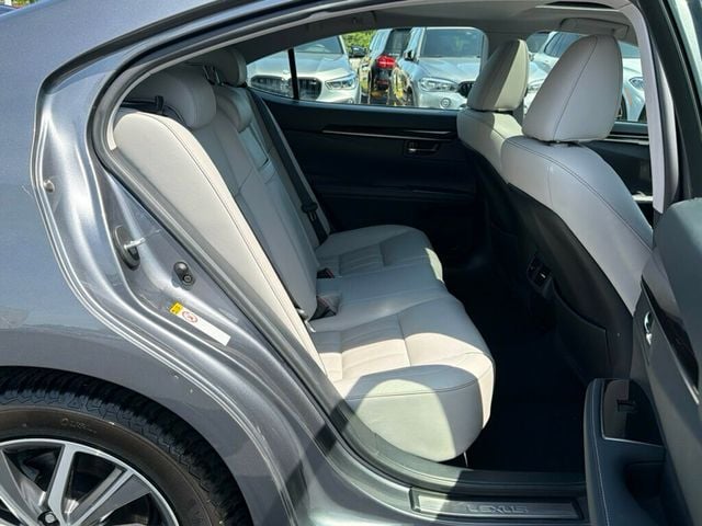2018 Lexus ES ES 300h FWD - 23033347 - 19