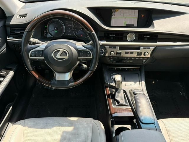 2018 Lexus ES ES 300h FWD - 23033347 - 21