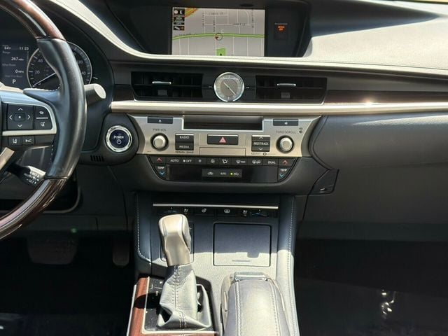 2018 Lexus ES ES 300h FWD - 23033347 - 22