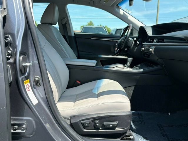 2018 Lexus ES ES 300h FWD - 23033347 - 39
