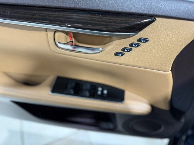 2018 Lexus ES 350 photo 23