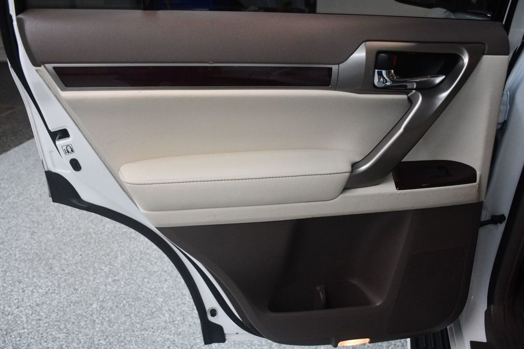 Lexus GX photo 25