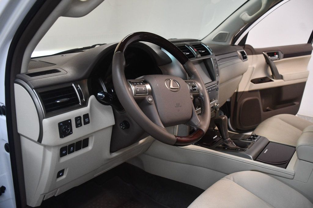 Lexus GX photo 27