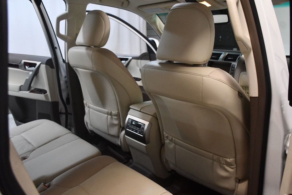 Lexus GX photo 36