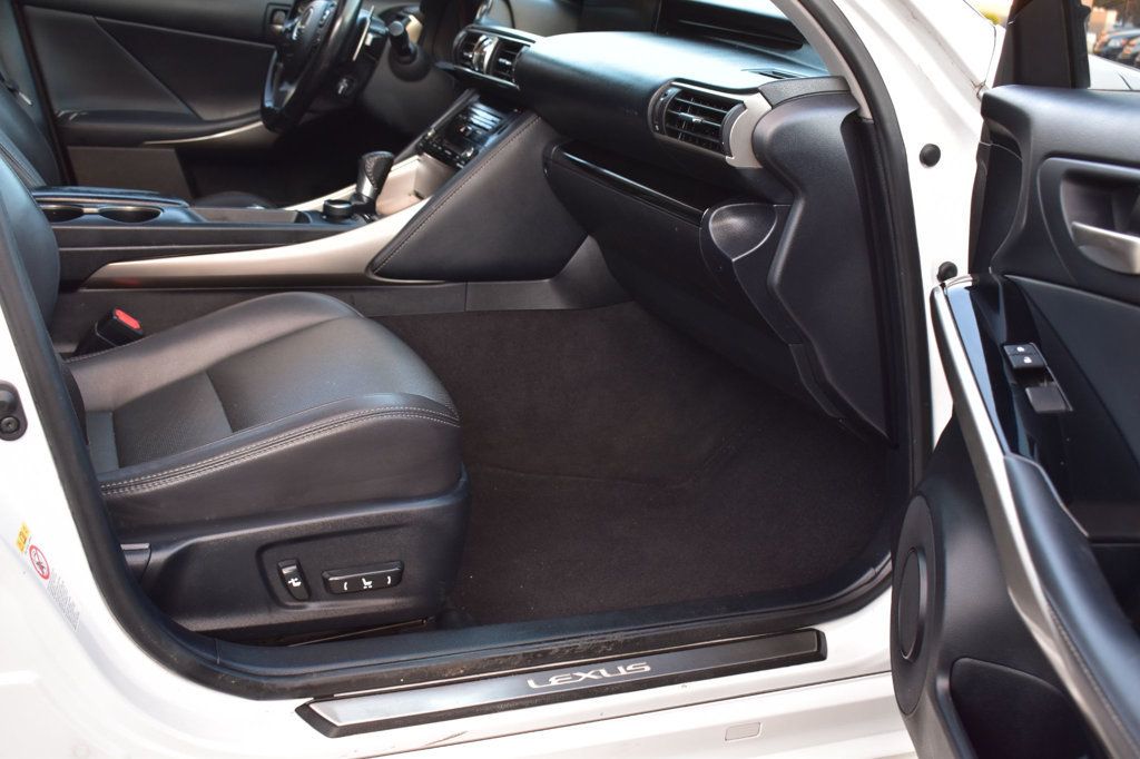 2018 Lexus IS IS 300 RWD - 22933935 - 17
