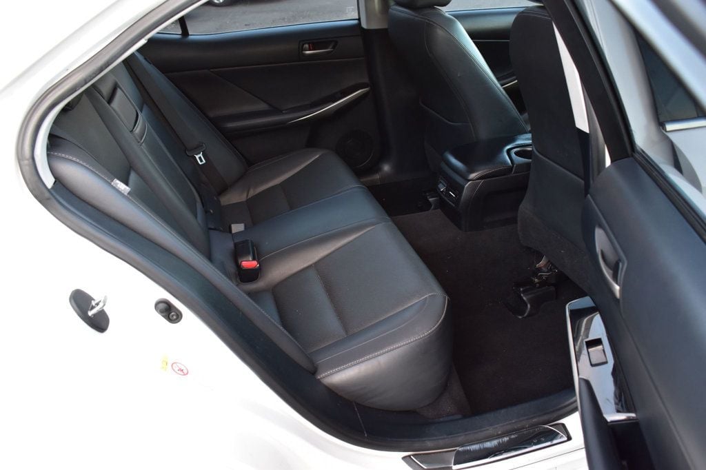 2018 Lexus IS IS 300 RWD - 22933935 - 21