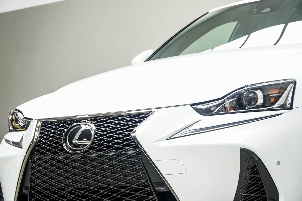 2018 Lexus IS 350 photo 2