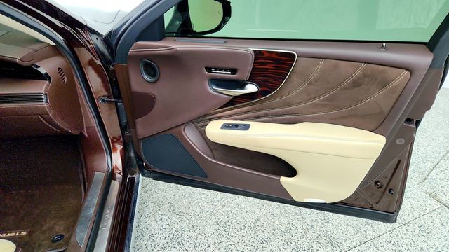 2018 Lexus LS LS 500 w/ Luxury Pkg, Panoramic Roof & Mark Levinson - 23089805 - 26
