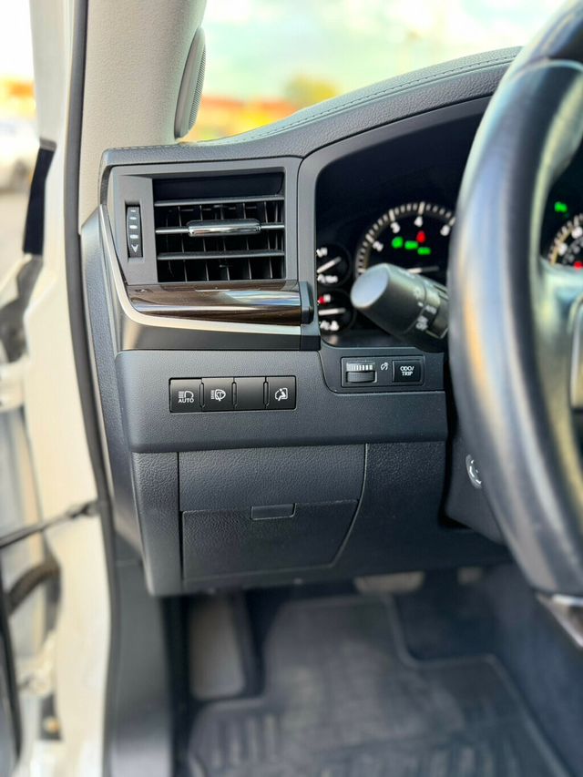 2018 Lexus LX  - 23044634 - 19