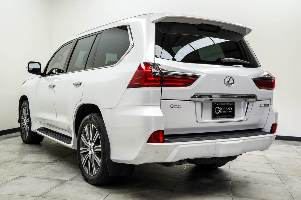 Lexus LX photo 11