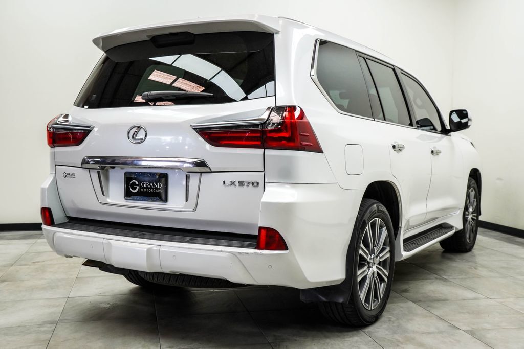 Lexus LX photo 12