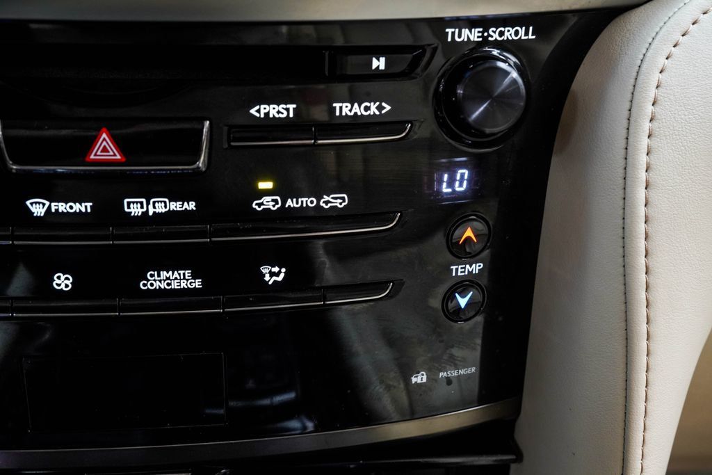 Lexus LX photo 31