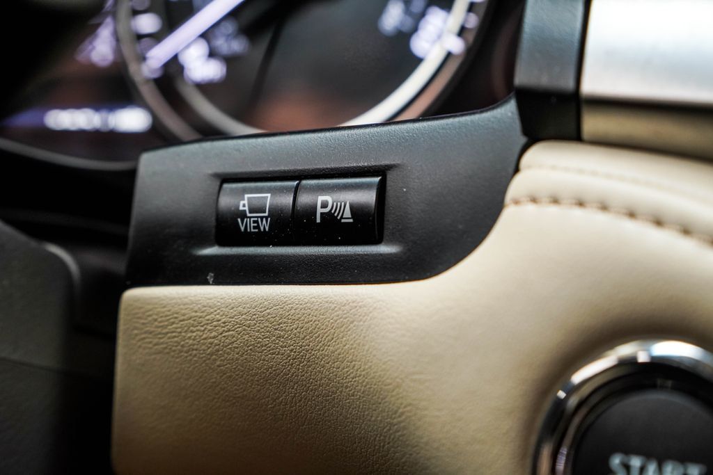 Lexus LX photo 38