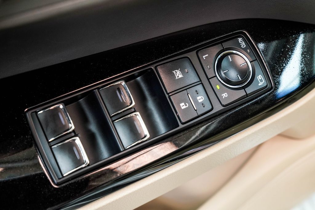 Lexus LX photo 47