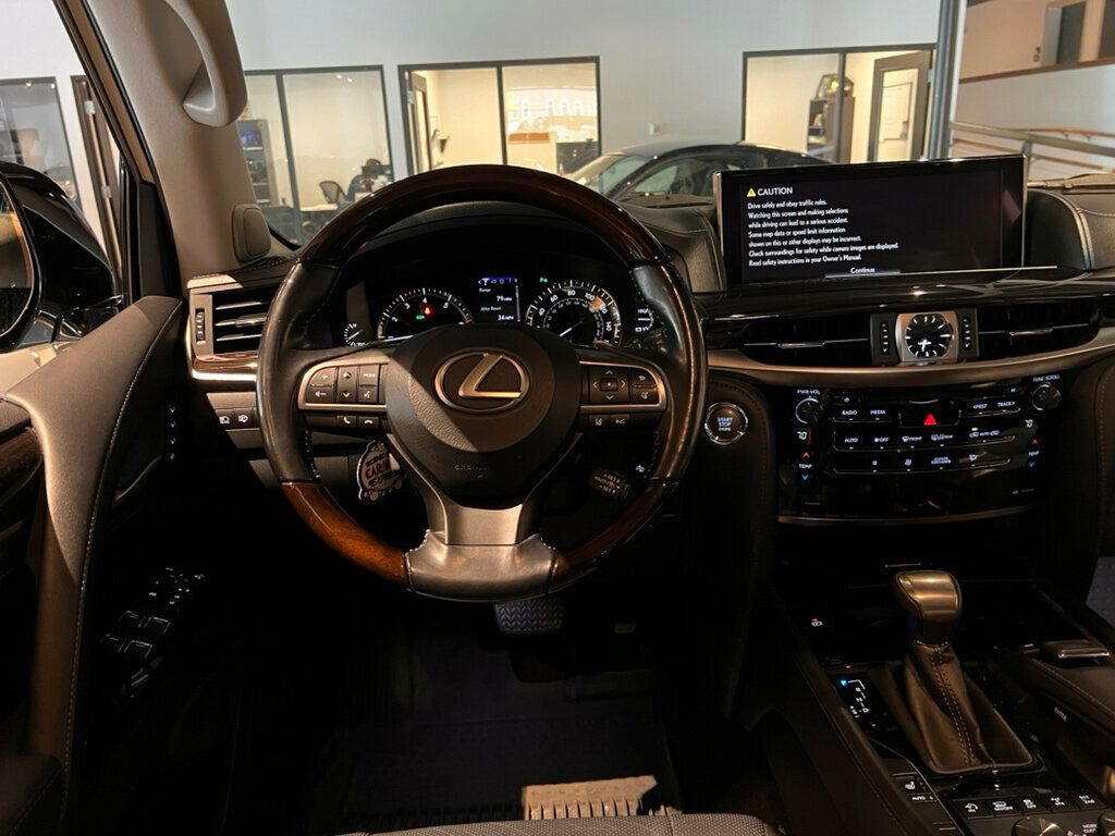 2018 Lexus LX LocalTrade/570/TwoRow/4WD/AdapCruise/HtdSeats/MoonRoof - 23019632 - 16