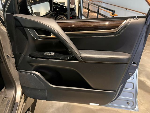 2018 Lexus LX LocalTrade/570/TwoRow/4WD/AdapCruise/HtdSeats/MoonRoof - 23019632 - 28