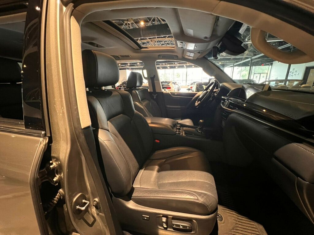 2018 Lexus LX LocalTrade/570/TwoRow/4WD/AdapCruise/HtdSeats/MoonRoof - 23019632 - 30