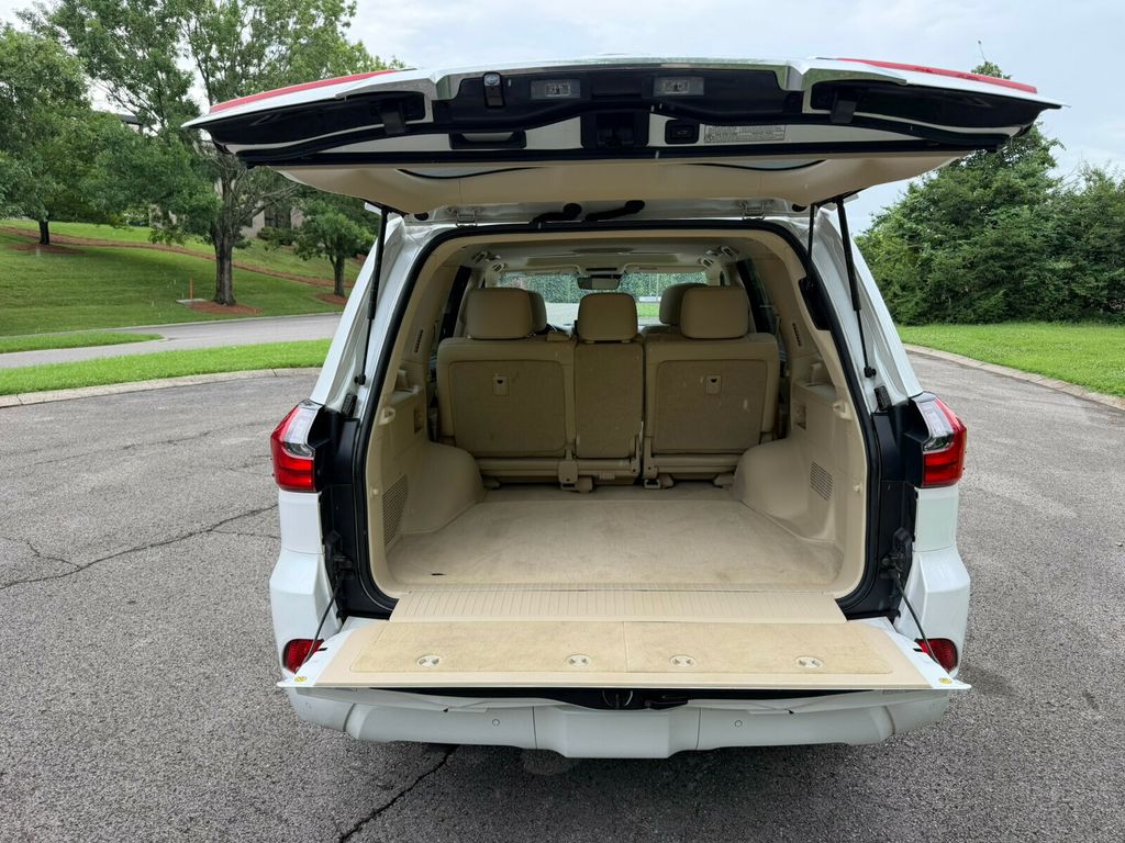 2018 Lexus LX LX570/Heated&Cooled Seats/Blind Spot Monitor/Rain-Sensing Wipers - 23052253 - 34