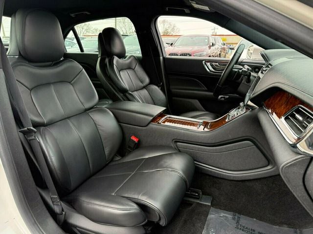 2018 Lincoln Continental Reserve AWD - 22985556 - 14