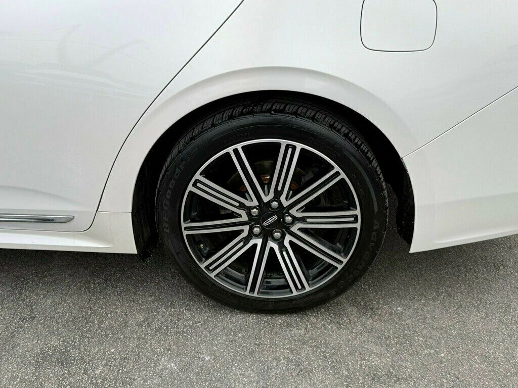 2018 Lincoln Continental Reserve AWD - 22985556 - 30