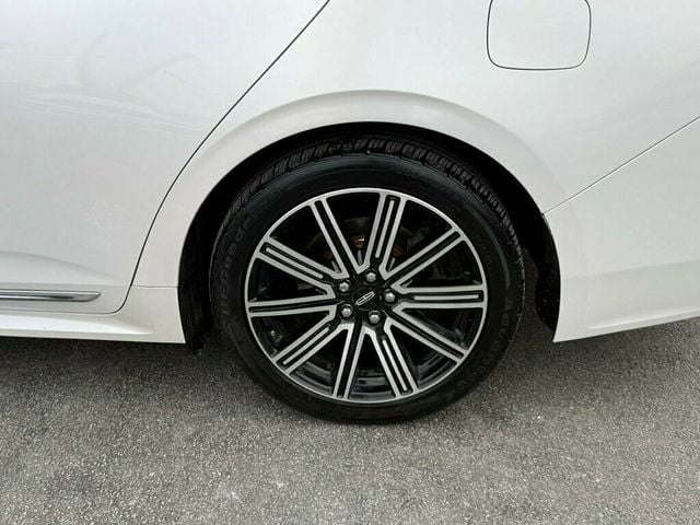 2018 Lincoln Continental Reserve AWD - 22985556 - 30