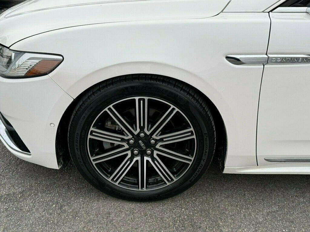 2018 Lincoln Continental Reserve AWD - 22985556 - 31