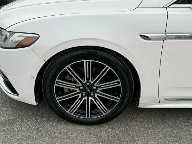 2018 Lincoln Continental Reserve AWD - 22985556 - 31