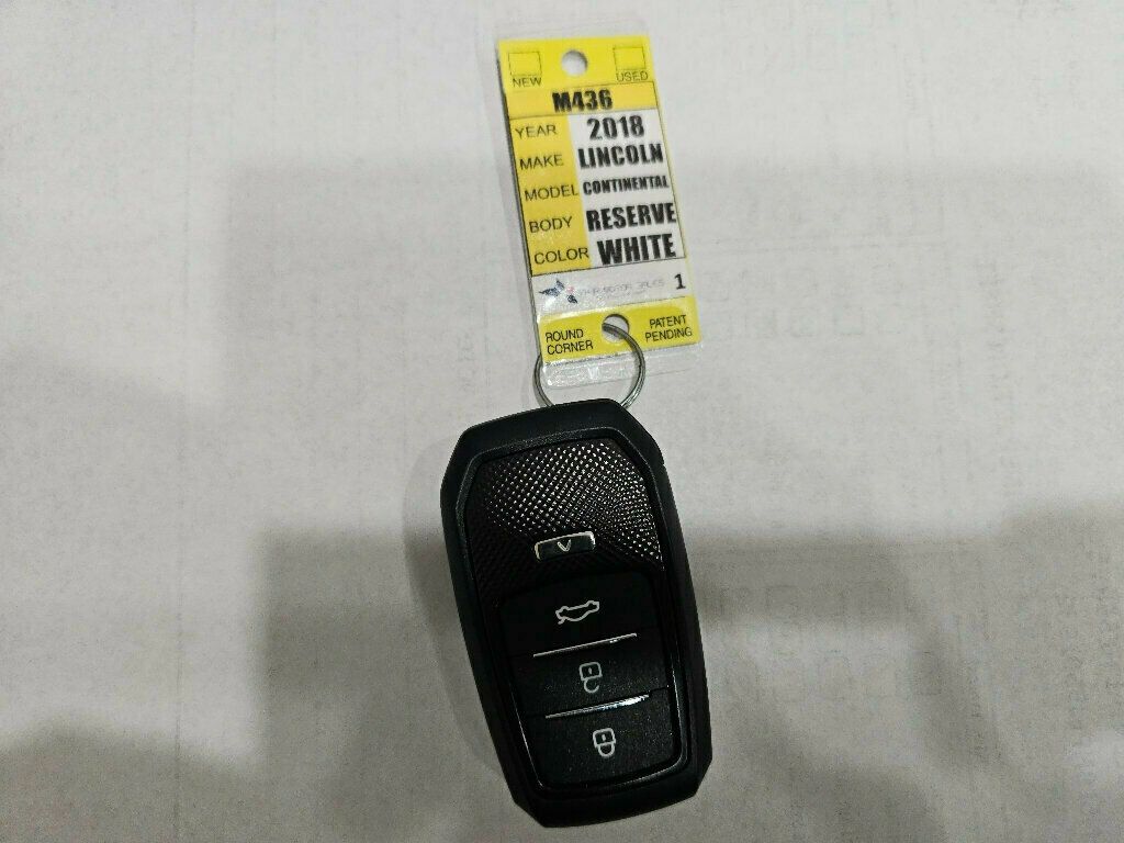 2018 Lincoln Continental Reserve AWD - 22985556 - 35