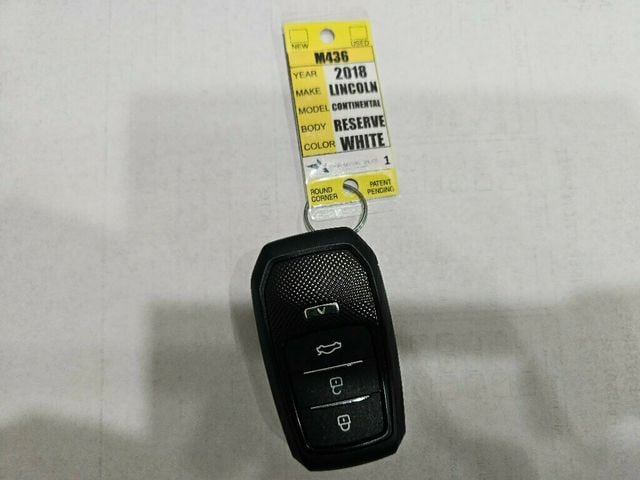 2018 Lincoln Continental Reserve AWD - 22985556 - 35