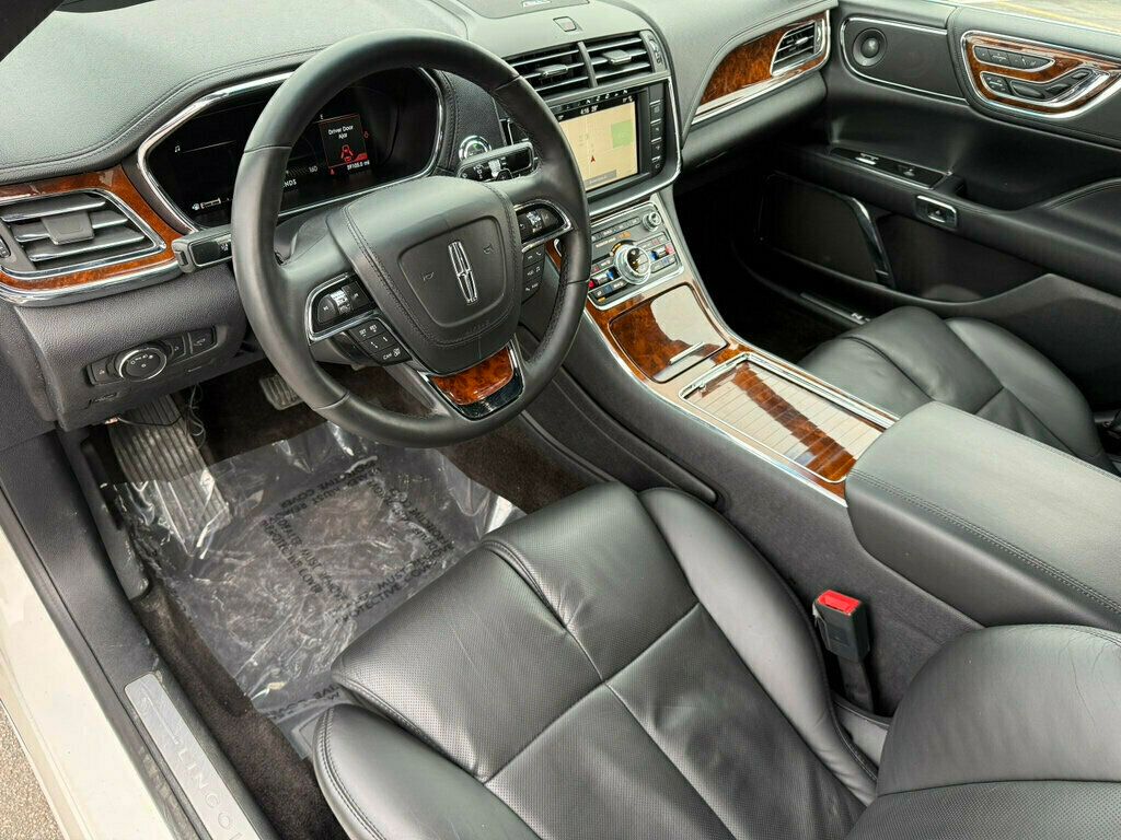 2018 Lincoln Continental Reserve AWD - 22985556 - 8