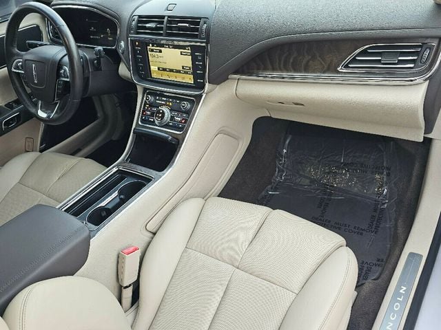 2018 Lincoln Continental Select AWD - 22952063 - 10