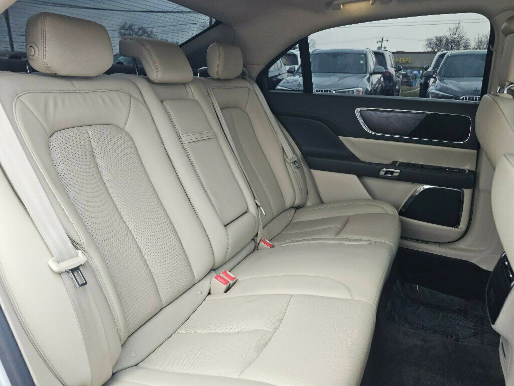 2018 Lincoln Continental Select AWD - 22952063 - 18