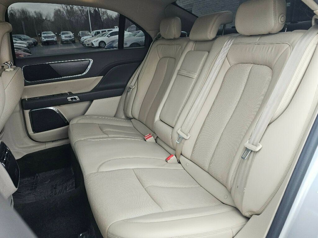 2018 Lincoln Continental Select AWD - 22952063 - 19