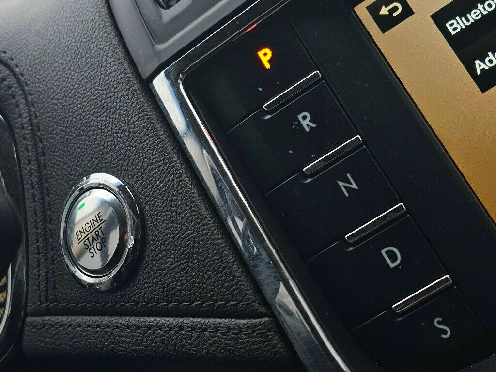 2018 Lincoln Continental Select AWD - 22952063 - 24