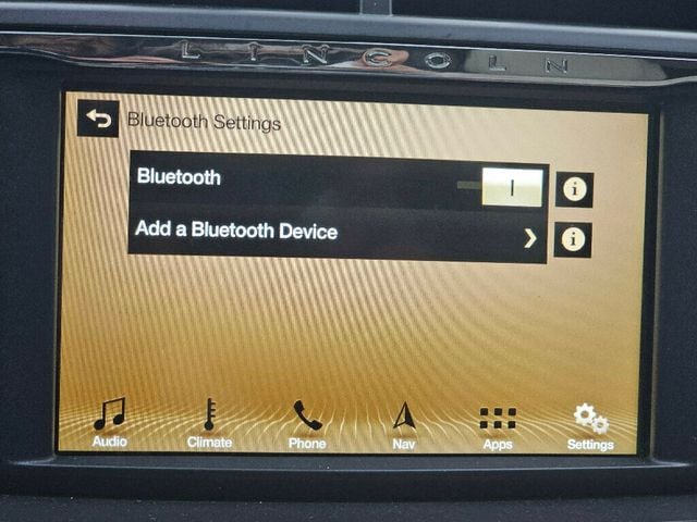 2018 Lincoln Continental Select AWD - 22952063 - 26