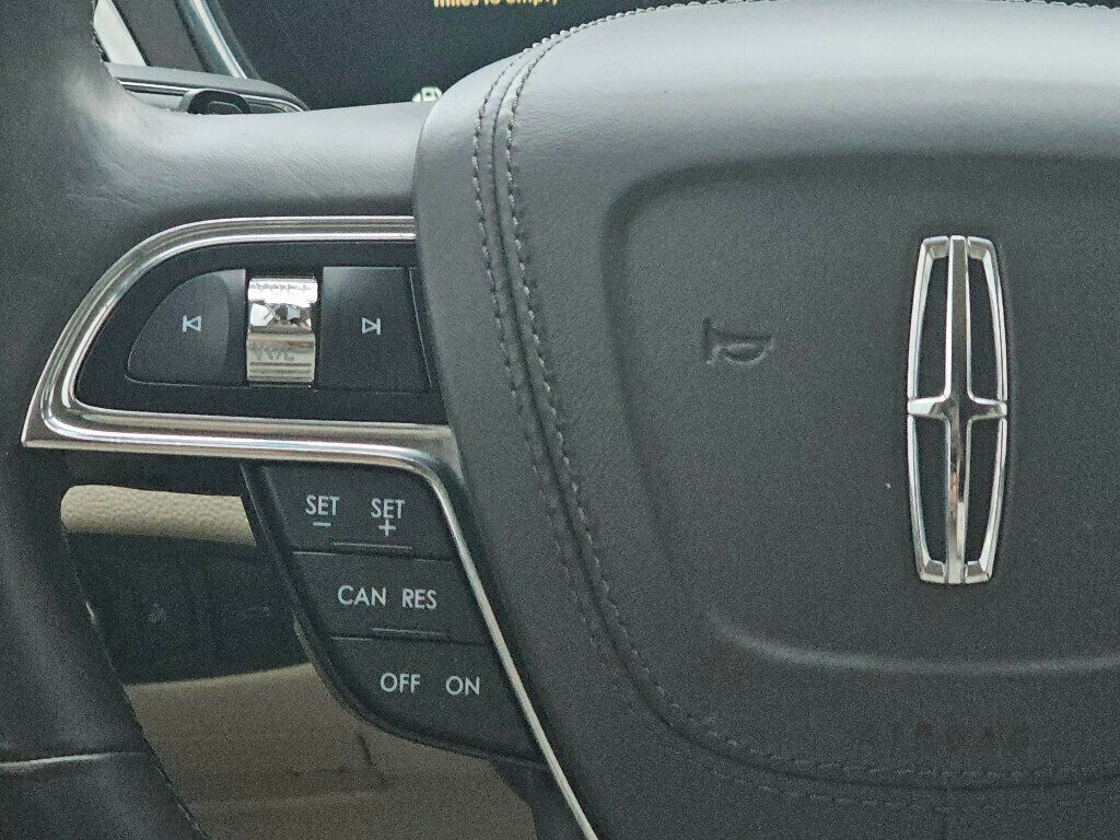 2018 Lincoln Continental Select AWD - 22952063 - 29