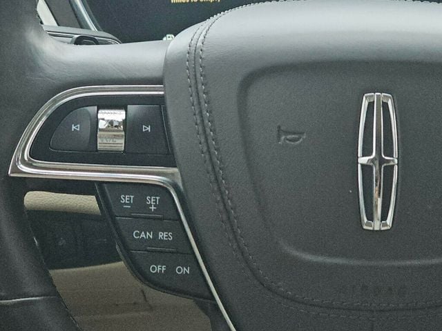 2018 Lincoln Continental Select AWD - 22952063 - 29