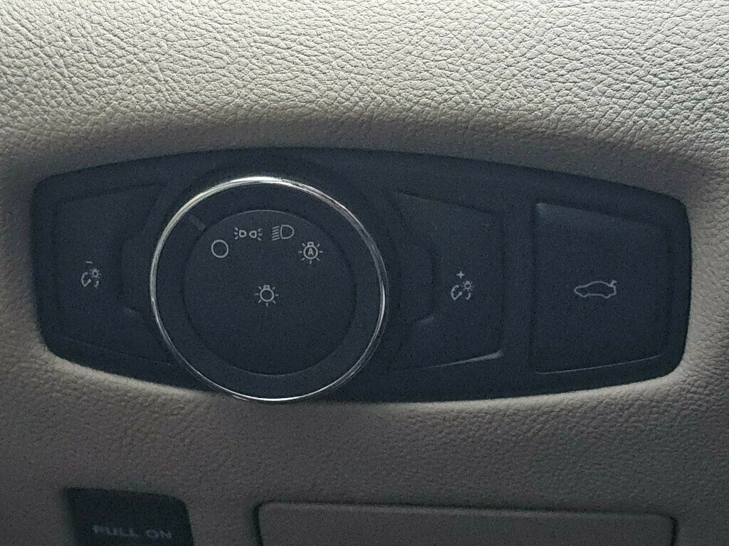 2018 Lincoln Continental Select AWD - 22952063 - 32