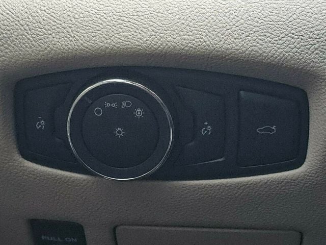 2018 Lincoln Continental Select AWD - 22952063 - 32