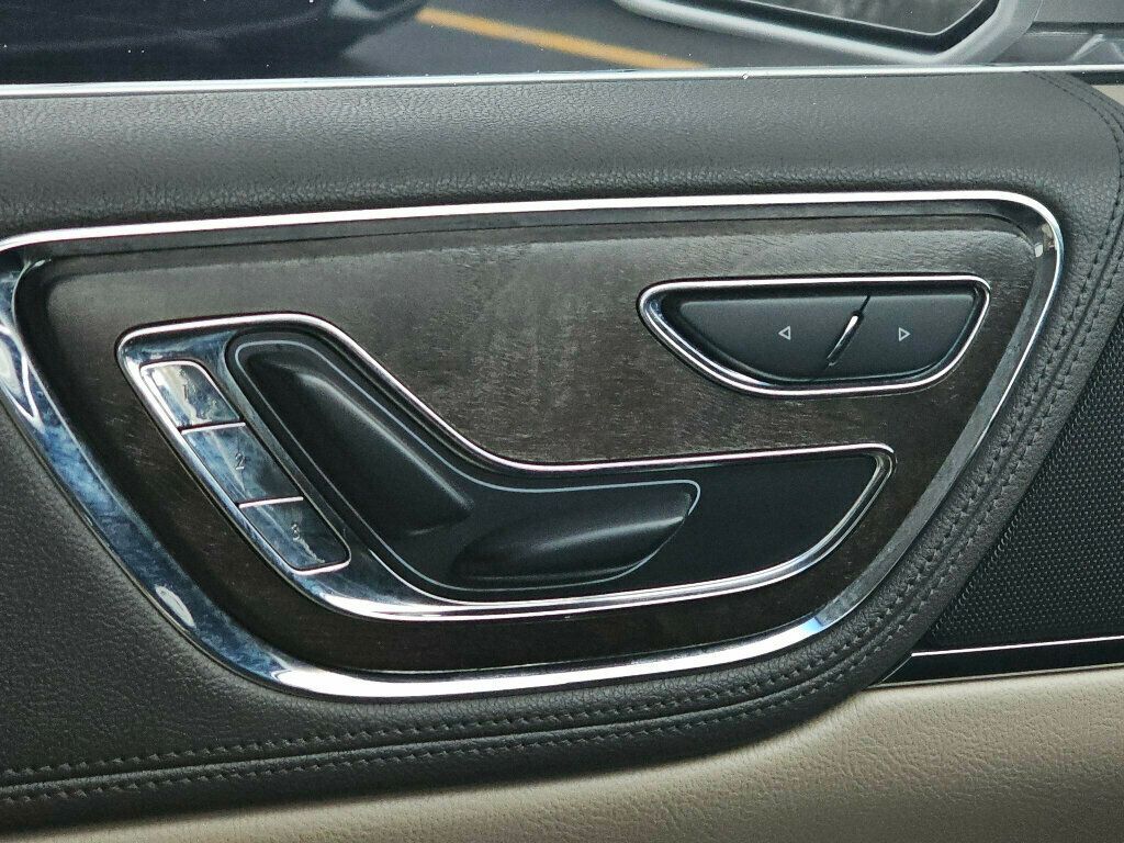 2018 Lincoln Continental Select AWD - 22952063 - 33