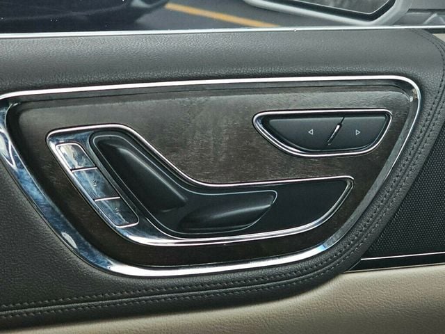 2018 Lincoln Continental Select AWD - 22952063 - 33