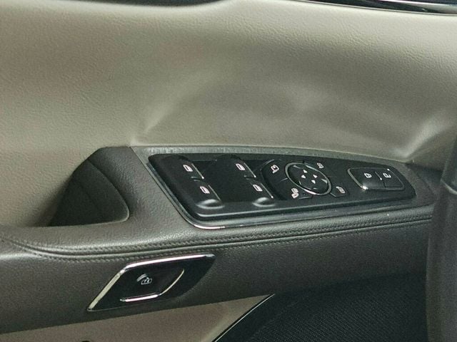 2018 Lincoln Continental Select AWD - 22952063 - 34