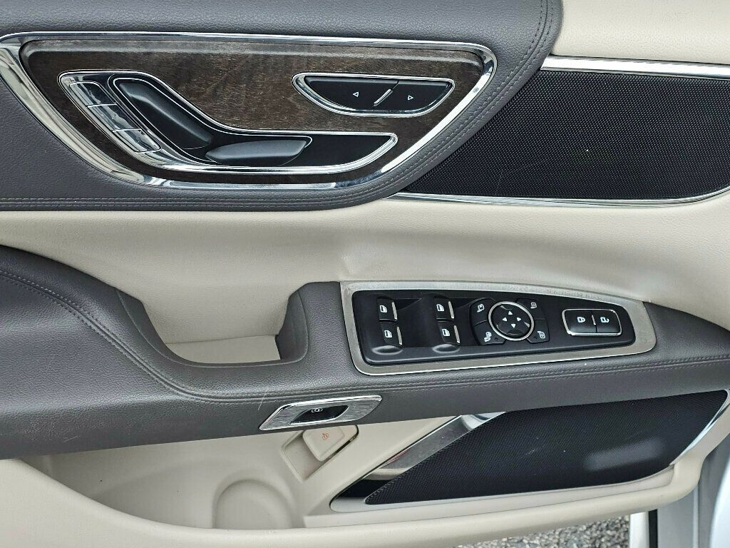 2018 Lincoln Continental Select AWD - 22952063 - 35