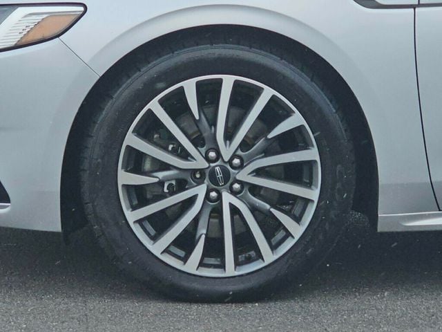 2018 Lincoln Continental Select AWD - 22952063 - 36